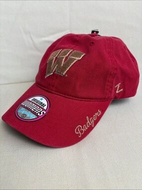 Zephyr Wisconsin Badgers Red Womens Dad Hat Metallic Gold Motion W NWT